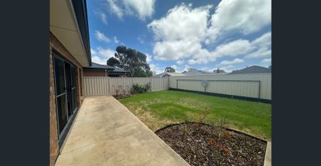 Modern 3-Bedroom Contemporary Home in Prime Location! - Photo 2