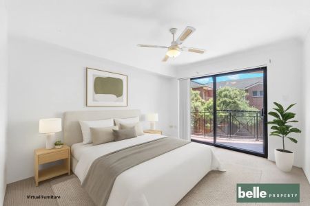 Spacious Two Bedroom Apartment bathed in natural sunlight - Photo 4