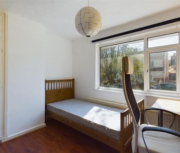 4 bedroom semi-detached house to rent - Photo 2