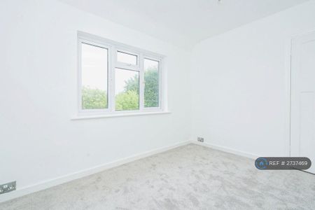 4 bedroom semi-detached house to rent - Photo 5