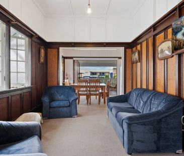 Upper-Level Queenslander in Prime Location - Photo 6