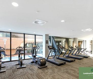 Elegant 1 Bedroom with Stunning View! - Photo 4