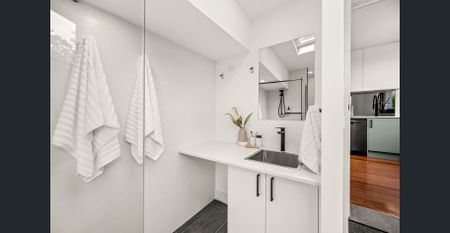 Stylish City Fringe Living - Photo 3