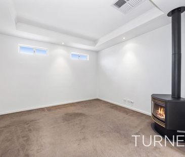 Comfortable Coastal Living in a Quiet Glenelg North Cul-de-Sac - Photo 2