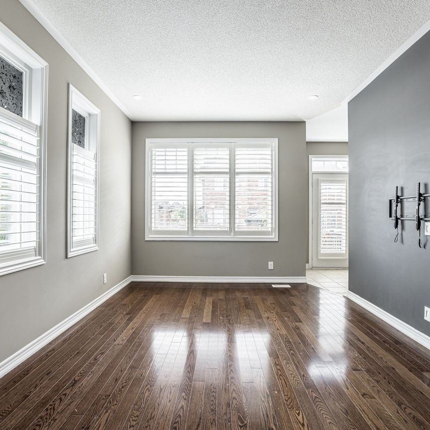 For Lease - 4 Courtland Crescent, East Gwillimbury, Ontario - Photo 1