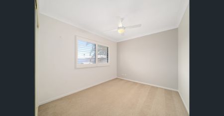 Top-Floor Living in a Boutique Complex – Walk to Scarborough Seaside Village - Photo 3