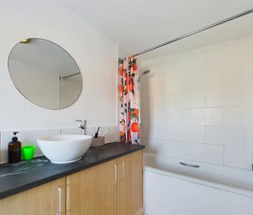 3 bedroom maisonette to rent - Photo 4