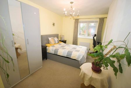 4 bedroom detached house to rent - Photo 5