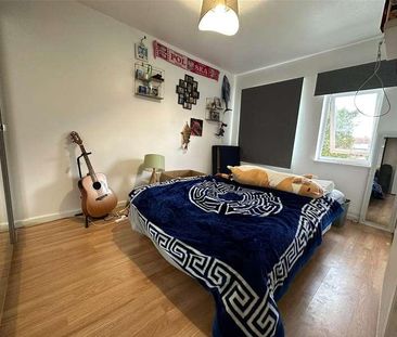 Wavell Gardens, Slough, SL2 - Photo 4