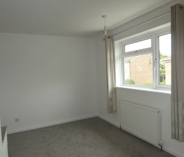 3 bedroom Mid Terraced House - Stanley Road, Stevenage - Photo 4