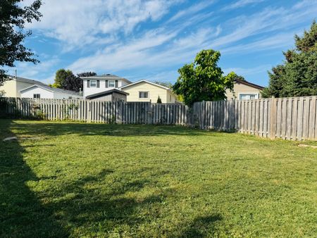 For Lease - 1448 Outlet Drive Unit# 2, Oshawa, Ontario - Photo 2