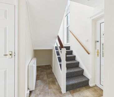 4 bedroom end of terrace house to rent - Photo 2