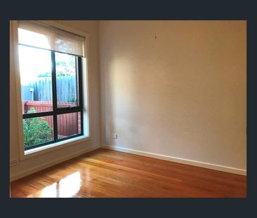 2 Bedroom Unit in Highly Convenient Location! - Photo 2