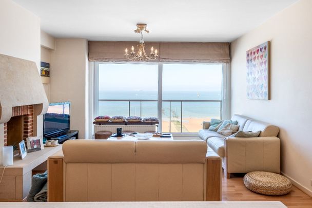 Gemeubeld appartement met frontaal zeezicht gelegen vlakbij het Lichttorenplein. - Photo 1