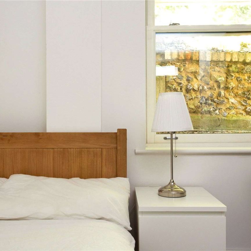 A modern two bedroom apartment. - Photo 1