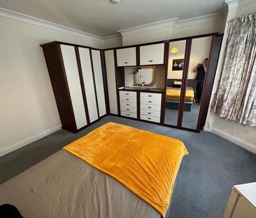 Room in a Shared House, Kingsmere Park, NW9 - Photo 1