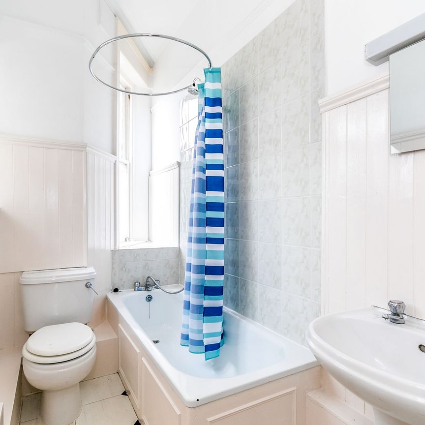 2 bedroom apartment to rent St. James Road, Surbiton, KT6 - Photo 1