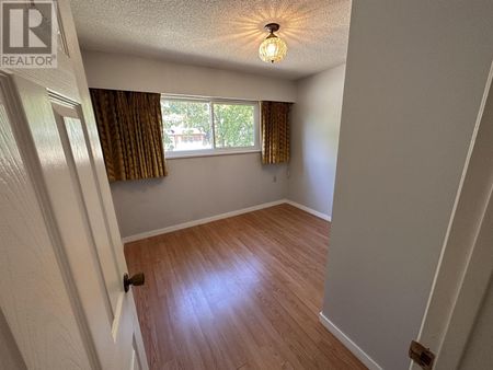 20xx E 8TH AVENUE, Vancouver, British Columbia - Photo 3