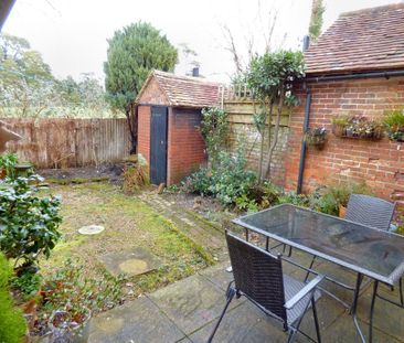 2 bedroom character property to rent - Photo 4