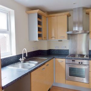 2 bedroom flat to rent - Photo 2
