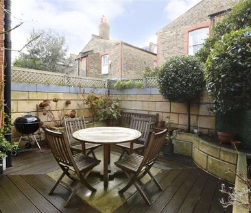 A superb long back Lion house with a fully excavated basement and a West facing garden. - Photo 1