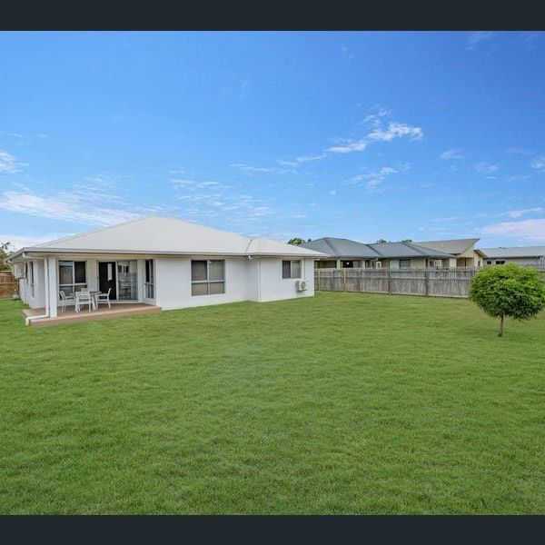 15 Pongamia Parade, Mount Low - Photo 1