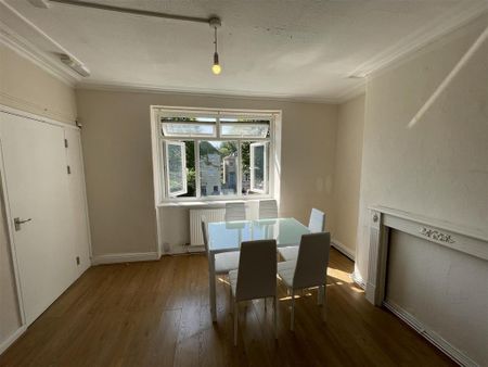 3 bedroom flat to rent - Photo 4