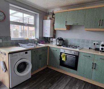 3 bedroom semi-detached house to rent - Photo 6