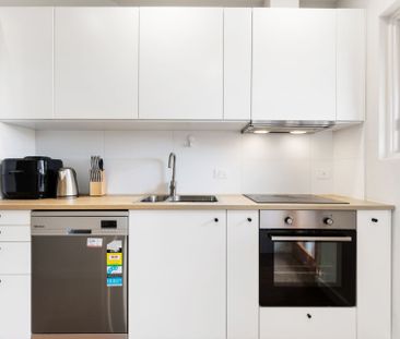 Studio with parkland frontage - Photo 4