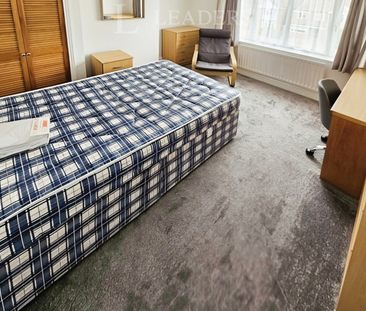 4 bedroom semi-detached house to rent - Photo 3