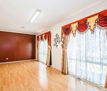 Comfortable Living in Lynbrook! - Photo 2