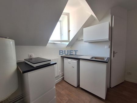 A LOUER au CENTRE-VILLE - Studio MEUBLÉ situé rue ... - Photo 2