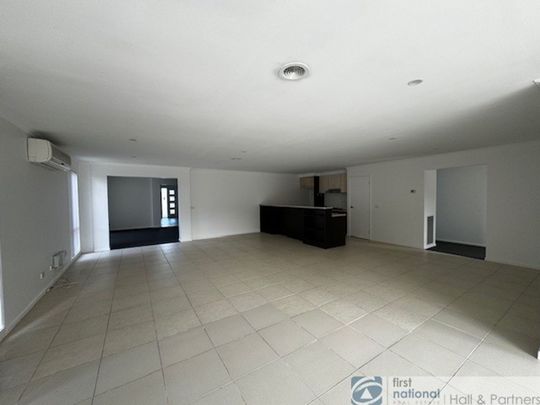 4 Robusta Avenue, Cranbourne - Photo 1