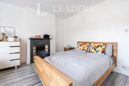 3 bedroom semi-detached to rent Lancaster Avenue , Hitchin SG5 1PA - Photo 5
