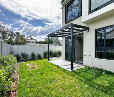 Stunning 3-storey home with Roof Terrace - Photo 6