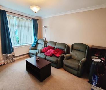 4 bedroom semi-detached house to rent - Photo 1