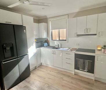 Modern Unit In Quiet Area - Photo 2