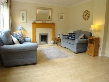 2 Bedroom Town House To Rent in Lenton - Photo 4