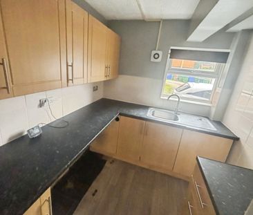 2 bedroom Flat To Let - Photo 4