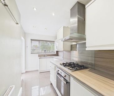 3 bedroom semi-detached house to rent - Photo 4