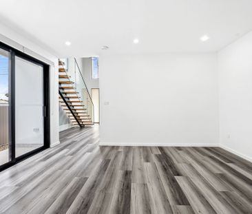 Contemporary Luxury Living - Photo 2