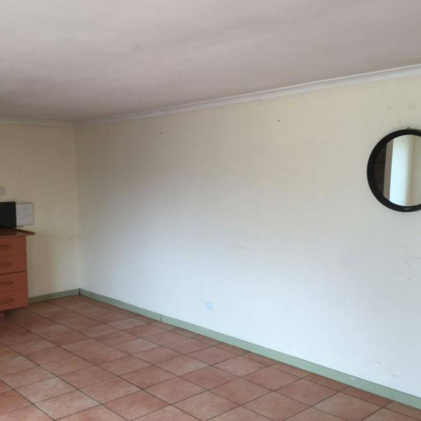 SINGLE LEVEL ONE BEDROOM UNIT - Photo 1