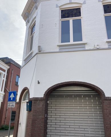 Te huur in het centrum van Roosendaal: een ruime studio - Photo 4