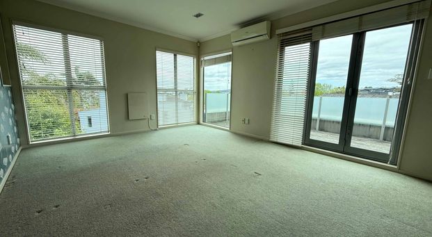 Large home in Mission Bay - Photo 1