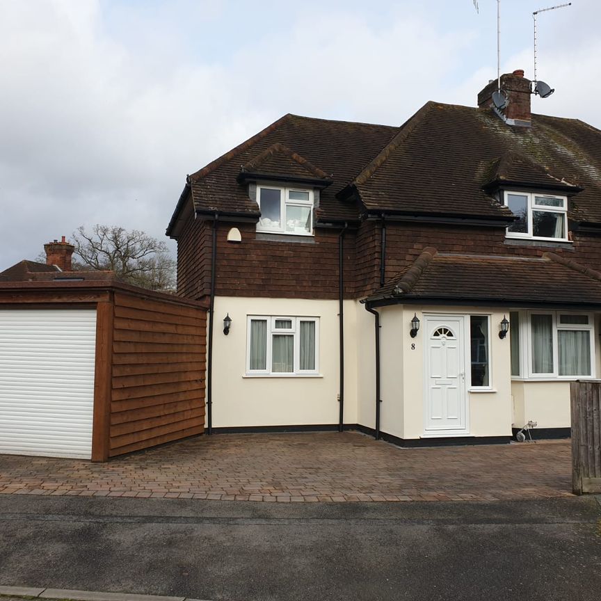 3 Bedroom Semi Detached House for Rent in Hedgerley - Photo 1