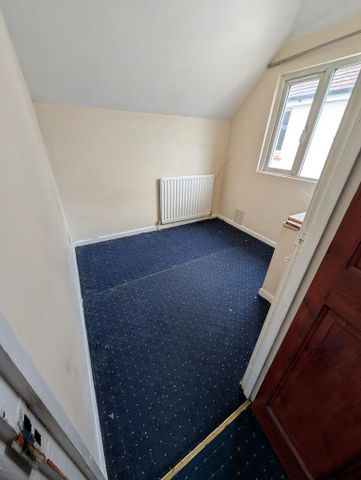 5 bedroom semi-detached house to rent - Photo 4