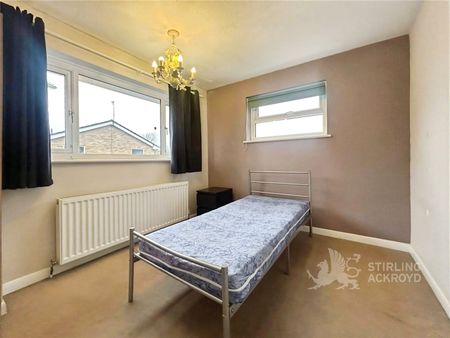 Longleat Square, Farnborough, Hampshire, GU14 7EE - Photo 2
