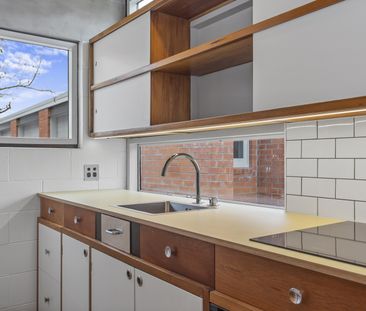 One Bedroom Heritage Apartment City West (Downstairs) with Garage - Photo 3