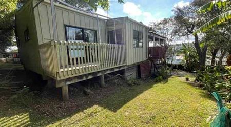 Three bedroom home in private location - Photo 5