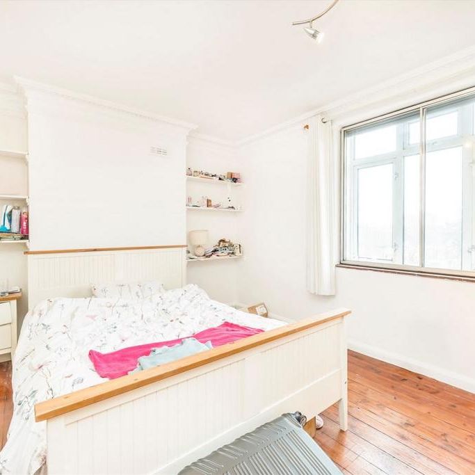 3 bedroom flat to rent - Photo 1